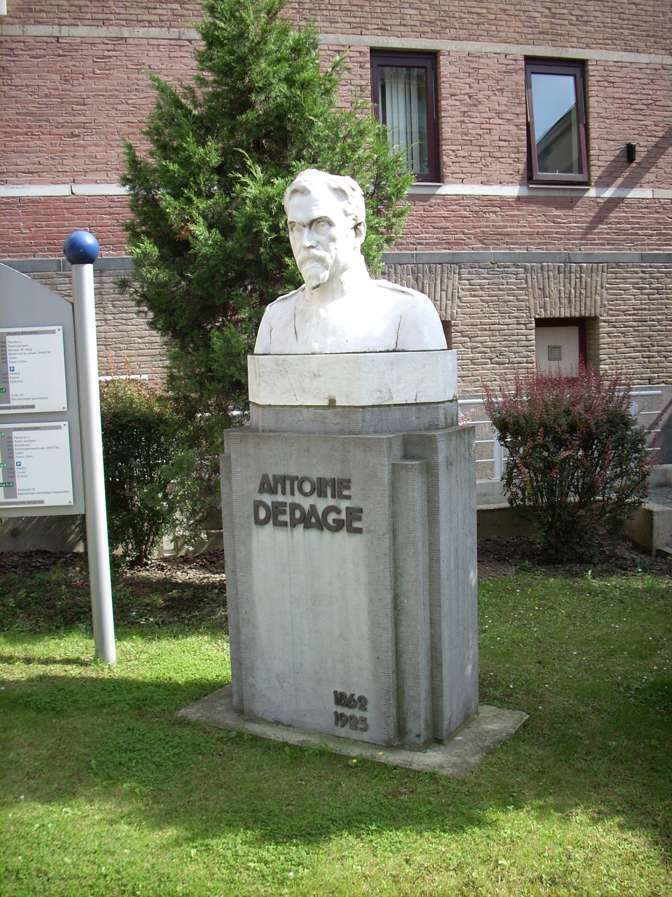 Antoine%20Depage%27s%20monument%2C%20Saint-Pierre%20Hospital%2C%20Brussels.JPG